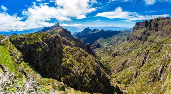 Panoramisch uitzicht op de bergen in de buurt van Masca-dorp — Stockfoto