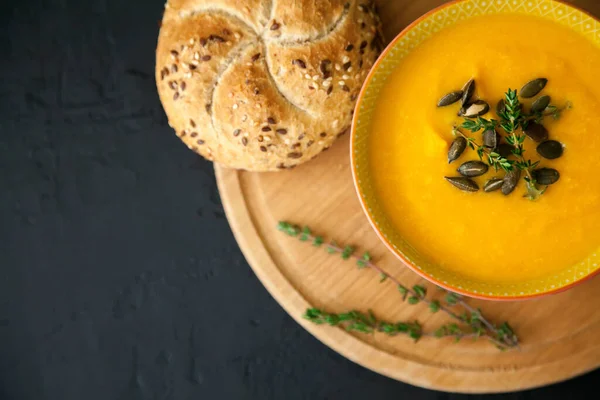 Close Tasty Vegan Homemade Pumpkin Soup Served Seeds Herbs Bun — Stock Photo, Image