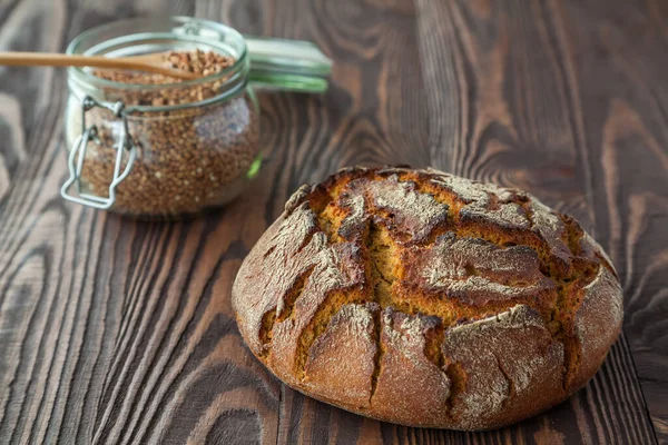 Karabuğday unundan yapılmış güzel daire ekmeği.