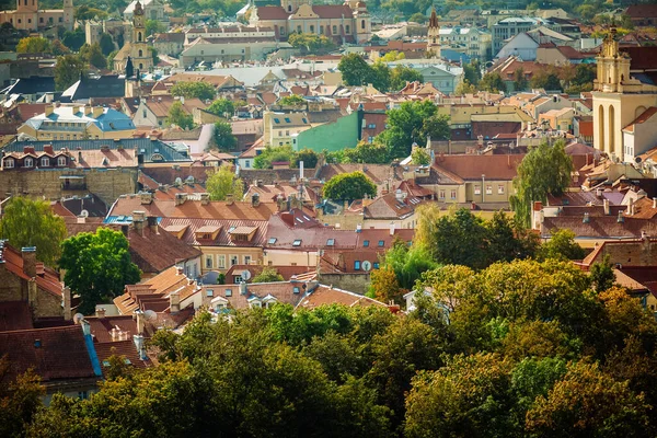 Bela Vista Cidade Velha Vilnius Pequenos Edifícios Com Telhados Vermelhos — Fotografia de Stock
