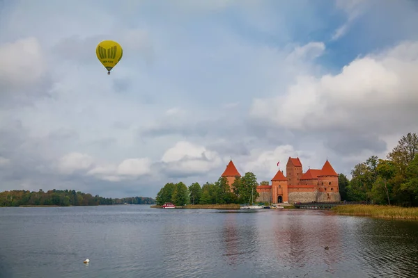 Zamek Wyspie Trakai Zamek Wyspie Trakai Litwie Wyspie Nad Jeziorem — Zdjęcie stockowe