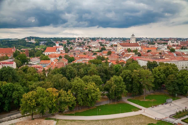 立陶宛首都维尔纽斯古城美丽的空中景观 — 图库照片