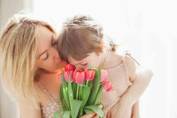 Little Girl Her Mother Hugging Sniffing Tulips Happy Mother Day — Stock Photo, Image