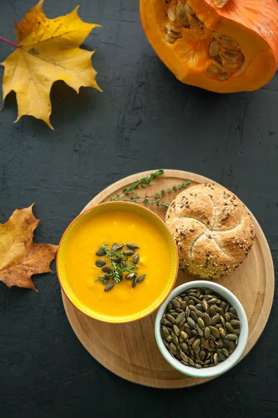 Flat Lay Creamy Vegan Homemade Pumpkin Soup Seeds Herbs Bun — Stock Photo, Image