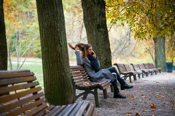 Young Woman Sitting Bench Autumn City Park Talking Mobile Phone — Stock Photo, Image