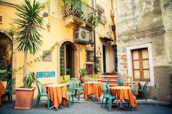 Straat café in taormina — Stockfoto