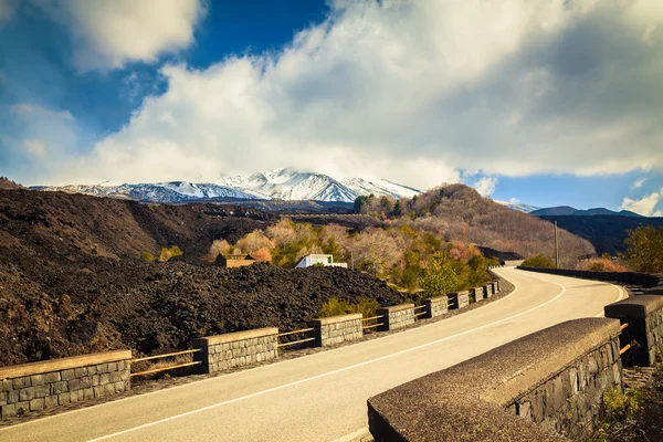 The house covered with ashes near Etna — Stock Photo, Image
