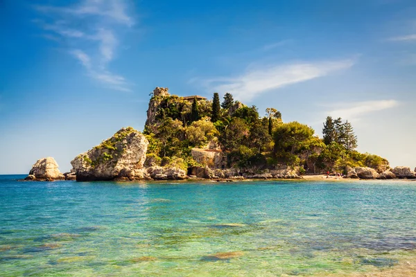 Malý ostrov isola bella — Stock fotografie