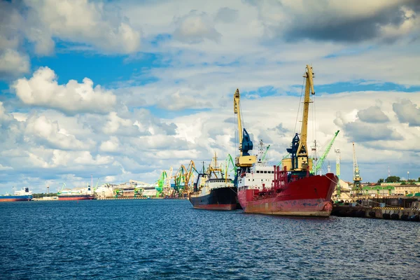 Navios no porto de Klaipeda — Fotografia de Stock