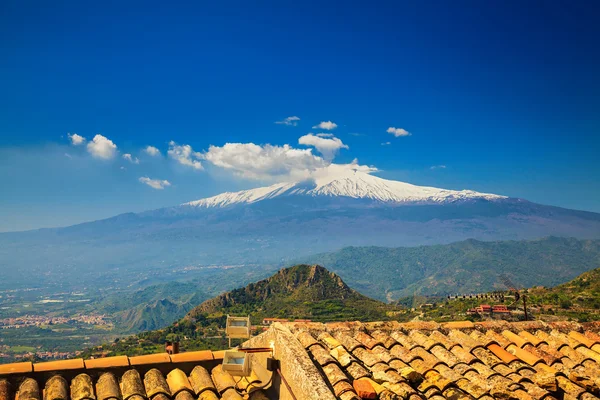 Gunung Etna dari kota Castelmola — Stok Foto