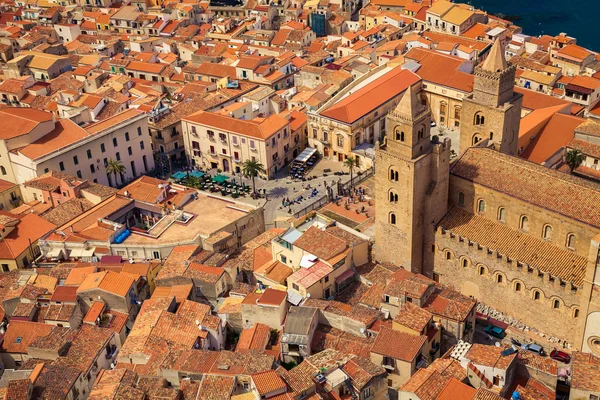 Cathedral Square i Cefalù från ovan — Stockfoto