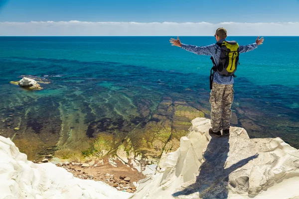 Man enjoying amazing sea view — Stock Photo, Image