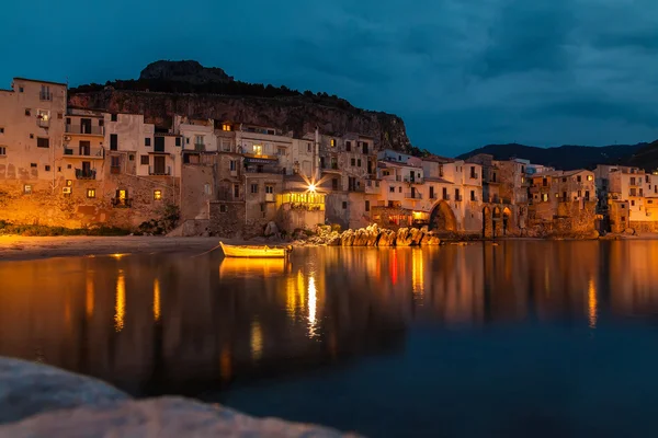 Cefalu τη νύχτα — Φωτογραφία Αρχείου