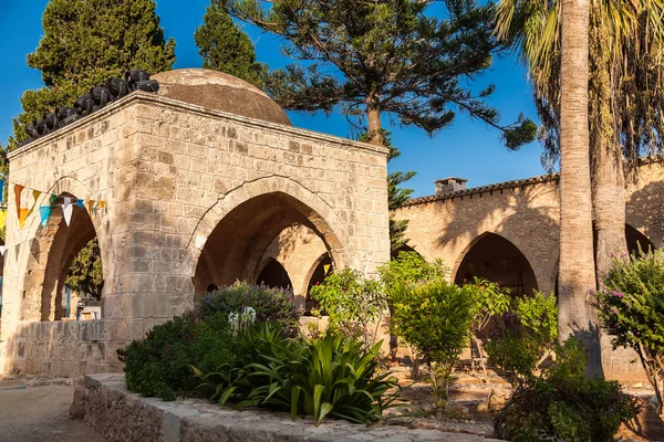 Ayia Napa Manastırı avlusundaki çeşme