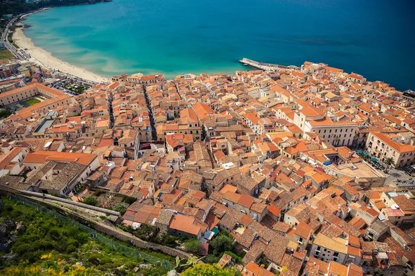 Cefalu coast and its orange roofs — Stock Photo, Image