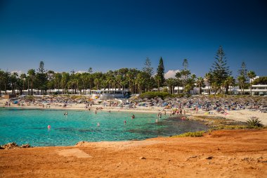 Nissi Beach Kıbrıs rahatlatıcı insanlar