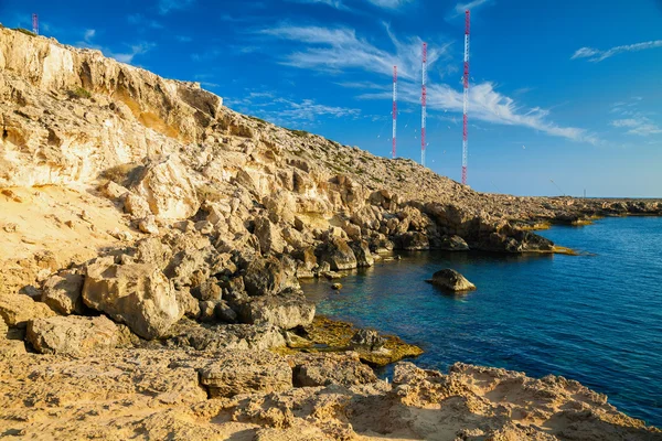 Costa rocosa en el cabo Greco — Foto de Stock