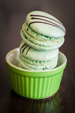yakın çekim yeşil macaroons