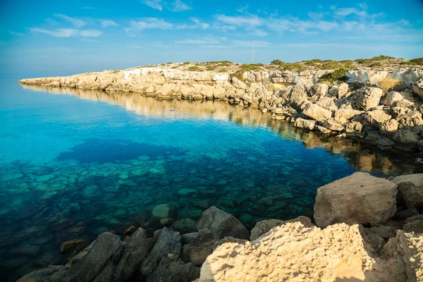 岩の多い海岸線、キプロス — ストック写真