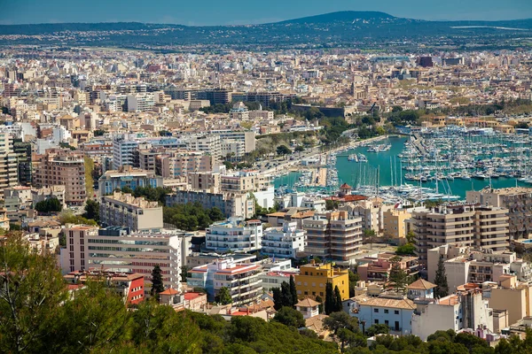 Bağlantı noktası ve Palma konut evleri — Stok fotoğraf