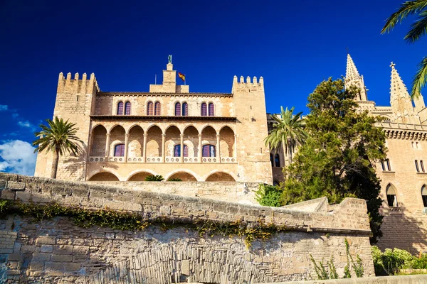 A residência real Palácio de Almudaina — Fotografia de Stock