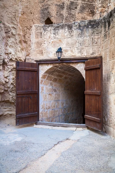 Entrance to the small orthodox chapel — Stock Photo, Image