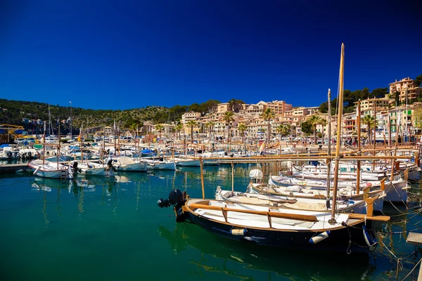 Mooring line with boats and yachts in Port de Soller — Stock Photo, Image