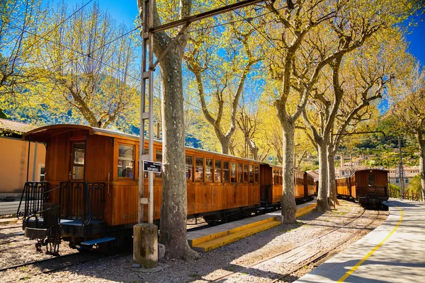 Paragens de trem vintage na estação em Soller — Fotografia de Stock