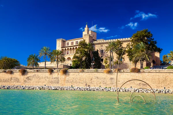 Palácio Almudaina em Palma de Maiorca — Fotografia de Stock