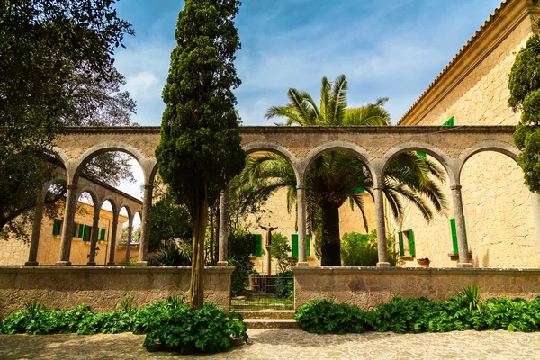 The inner court-yard of the Sanctuary of Cura — Stock Photo, Image