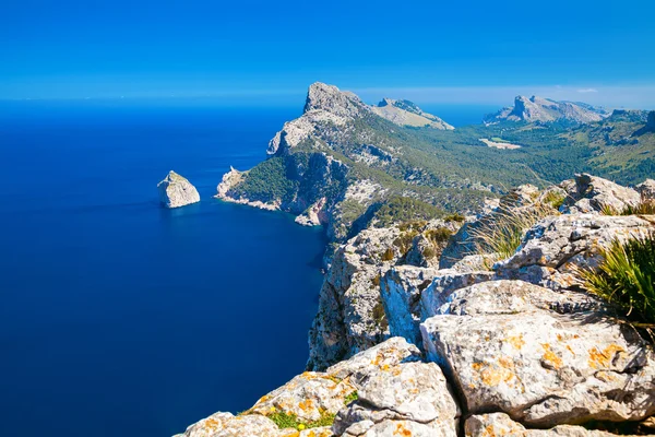 Klippiga bergen av cape Formentor — Stockfoto