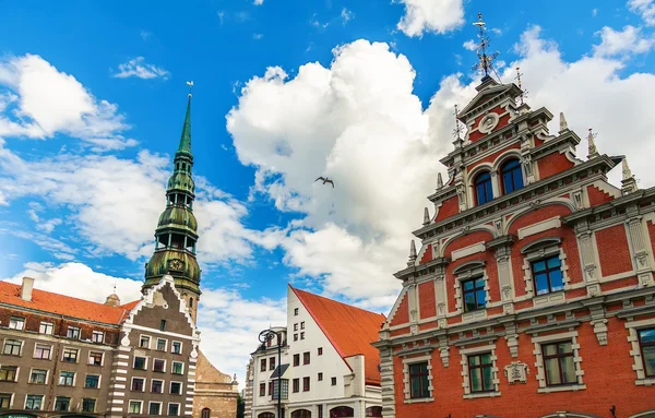 Belangrijkste gebouwen op het plein van de City Hall in Riga — Stockfoto