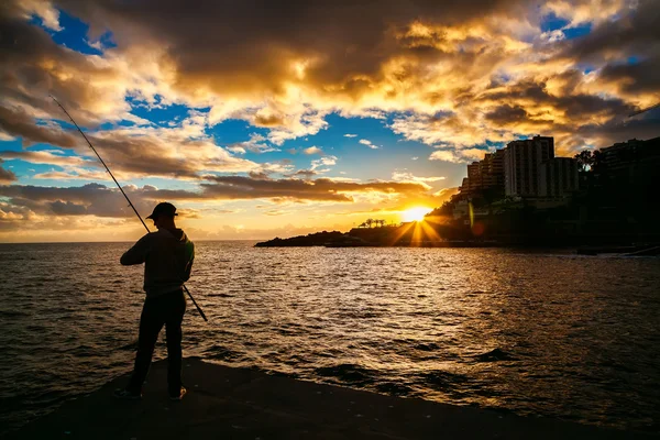 Pesca à noite ao pôr do sol — Fotografia de Stock