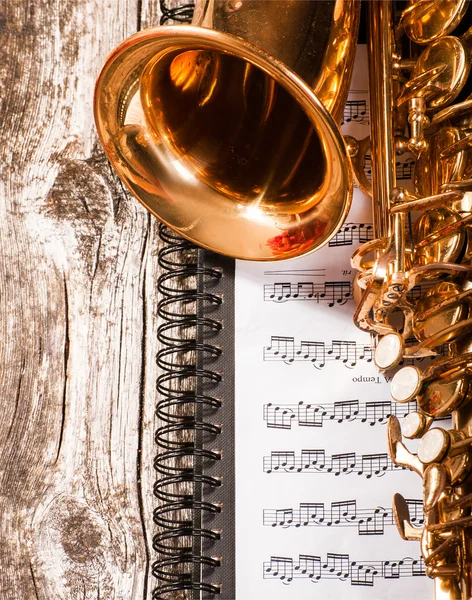 Saxophone on the printed music — Stock Photo, Image