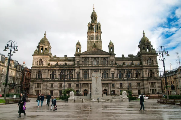The Cenotaph war memorial in front of the City Chambers in George Square, Glasgow, Scotland — Stock Photo, Image