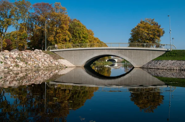 Reflexión puente — Foto de Stock