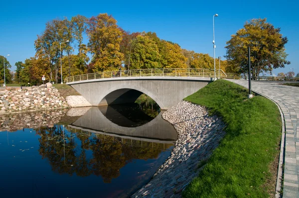 Brückenreflexion — Stockfoto