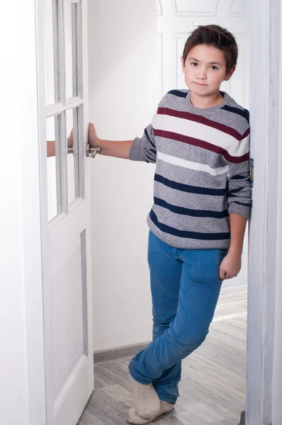 Boy posing in front of mirror — Stock Photo, Image