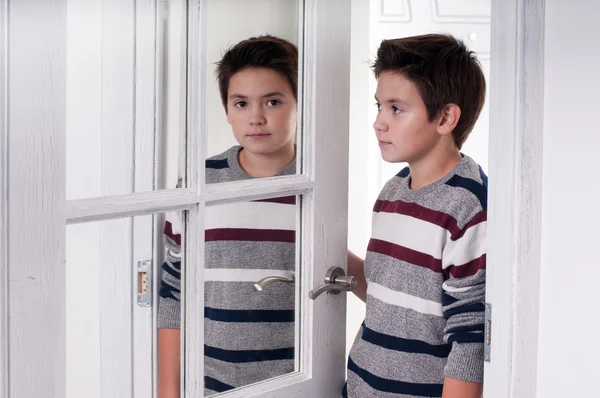 Boy posing in front of mirror — Stock Photo, Image