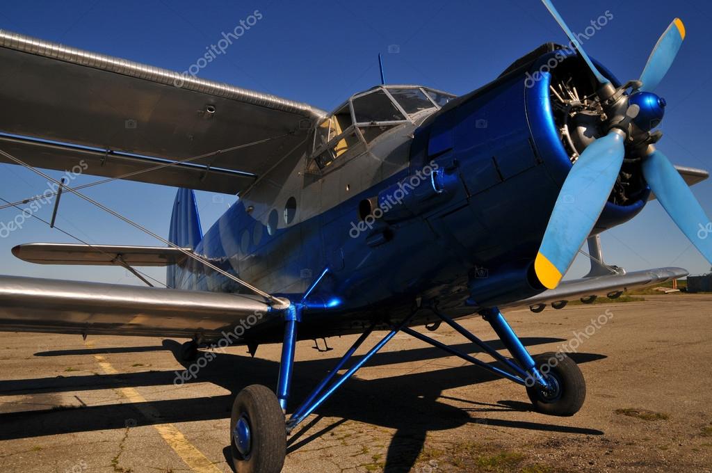 Flugzeug-Doppeldecker — Stockfoto © silaped #59899789