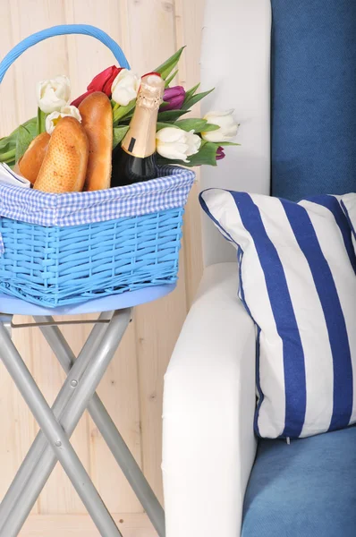 Basket with flowers and  champagne — Stock Photo, Image