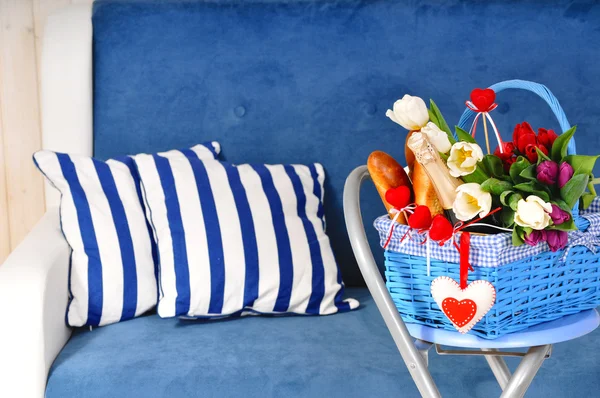 Basket with flowers and  champagne — Stock Photo, Image