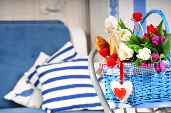 Basket with flowers and  champagne — Stock Photo, Image