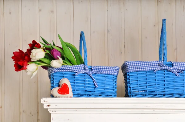 Basket with flowers and  champagne — Stock Photo, Image