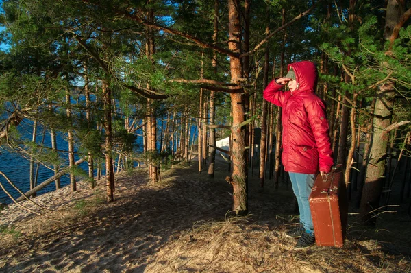 Jongen met ouderwetse geval — Stockfoto