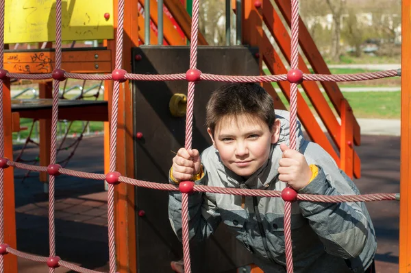 Rapaz no parque infantil — Fotografia de Stock