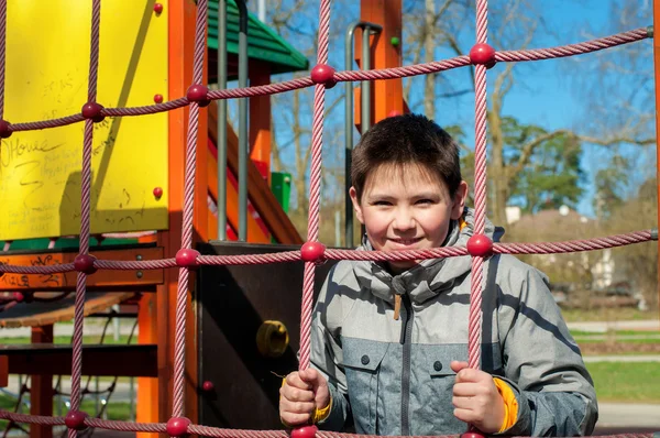 Rapaz no parque infantil — Fotografia de Stock