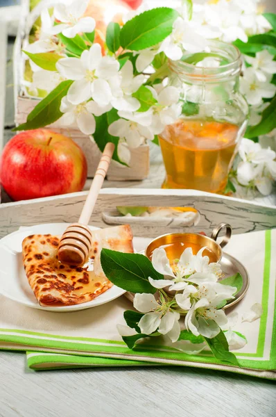 Pancake with first apple honey — Stock Photo, Image