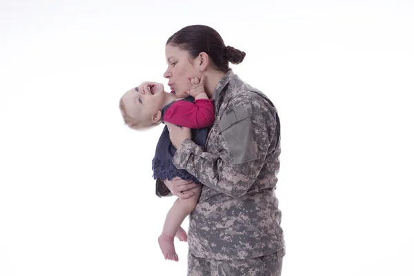 Nós mãe militar com seu bebê — Fotografia de Stock