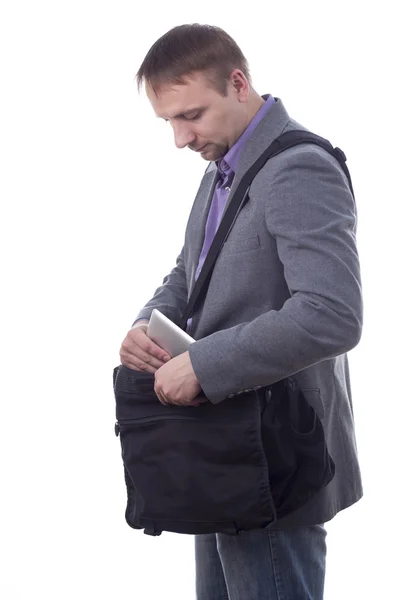 Mannen i kostym holding tablett med portfölj — Stockfoto